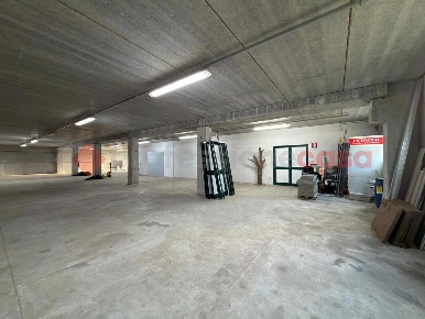 Foto Magazzino in Olmo, Arezzo Olmo di 480 m² con 1 locali in affitto