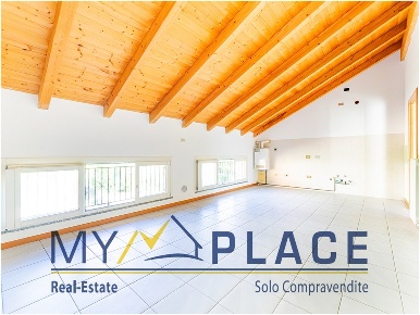 Foto Appartamento in Via Dottor Egidio Coppola, Civate di 62 m² in vendita