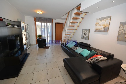 Foto Appartamento in VIA RESEGONE, Lomagna Centro di 154 m² con 5 locali