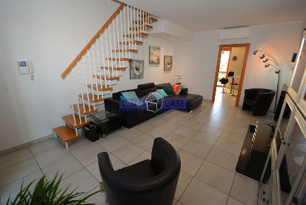 Foto Appartamento in VIA RESEGONE, Lomagna Centro di 154 m² con 5 locali