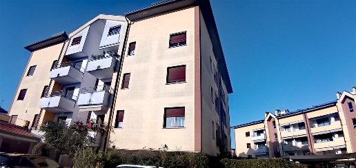 Foto Appartamento in via Montegrappa, Muggiò Centro di 95 m² con 3 locali
