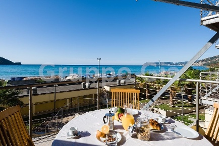 Foto Appartamento in via michelangelo, Albenga Centro di 60 m² con 3 locali