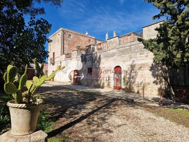 Foto Rustico a Andria di 700 m² con 9 locali in vendita