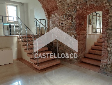 Foto Negozio in Piazza Caduti, Padenghe sul Garda Centro di 210 m²