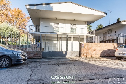 Foto Casa indipendente a Faenza di 400 m² con 8 locali in vendita