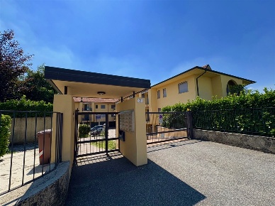 Foto Appartamento in VIA GIUSEPPE BAZZINI, Carnate di 150 m² con 4 locali