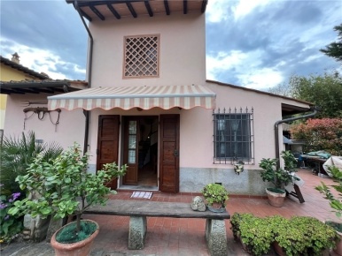 Foto Villa unifamiliare in VIA DI CASELLINA, Scandicci Via Pisana di 60 m²