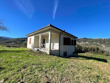 Foto Casa indipendente a Beverino di 175 m² con 6 locali in vendita