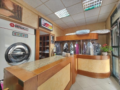 Foto Attività commerciale a Cerreto Guidi Lazzeretto di 90 m² con 2 locali