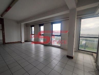 Foto Ufficio a Montecatini-Terme di 225 m² con 7 locali in vendita