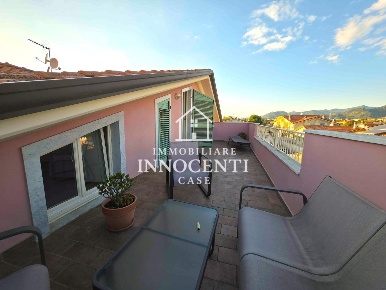 Foto Appartamento a Massa Marina di Massa Centro di 80 m² con 3 locali