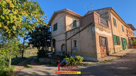 Foto Casa indipendente a Cerreto Guidi Lazzeretto di 150 m² con 7 locali