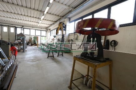 Foto Capannone industriale a Calcinaia di 220 m² con 1 locali in affitto