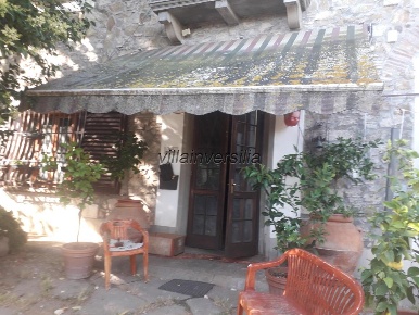 Foto Villa unifamiliare a Lastra a Signa Centro di 650 m² con 16 locali