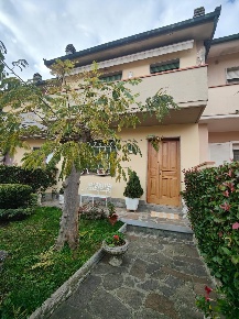 Foto Casa indipendente a Cerreto Guidi Lazzeretto di 165 m² con 6 locali