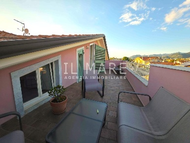 Foto Appartamento a Massa Marina di Massa Centro di 80 m² con 3 locali