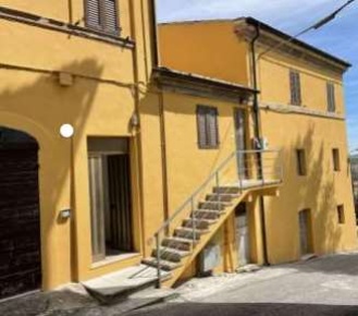 Foto Appartamento in Via don Luigi Sturzo, Montappone di 172 m² all'asta