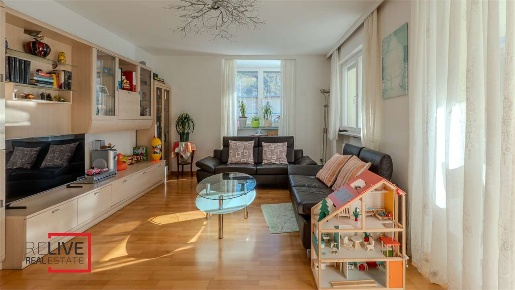 Foto Appartamento in via Karl Wolf, Merano Centro di 126 m² con 4 locali