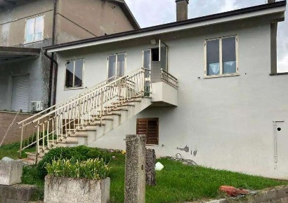 Foto Villa a schiera in Via Arnaldo Merlini, Terre Roveresche di 192 m²