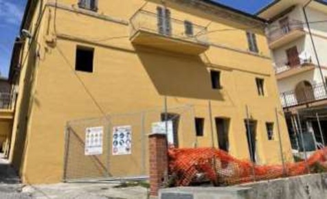 Foto Appartamento in Via don Luigi Sturzo, Montappone di 92 m² con 4 locali