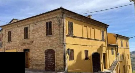 Foto Appartamento in Via don Luigi Sturzo, Montappone di 89 m² con 4 locali