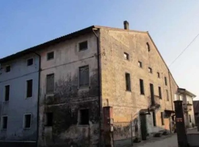 Foto Case indipendenti in Via Pozzo, Colceresa di 240 m² con 6 locali