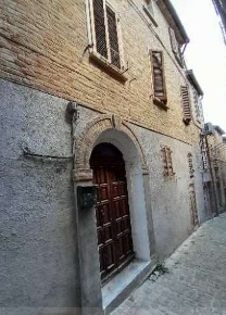 Foto Appartamento in Via Famiglia Masini, Mombaroccio Centro di 101 m²