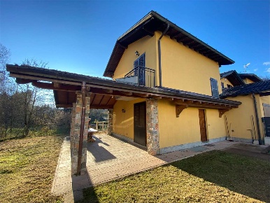 Foto Villa a schiera a Cugliate-Fabiasco di 260 m² con 5 locali in vendita
