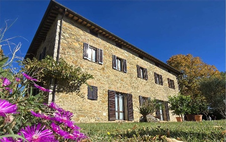 Foto Rustico a Corciano di 380 m² con 10 locali in vendita