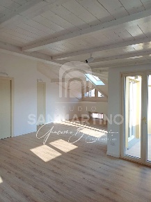 Foto Appartamento in Via mercadante, Varese Centro di 100 m² con 3 locali