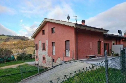 Foto Appartamento in Località Valrea, Pergola di 105 m² con 5 locali