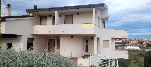 Foto Villa unifamiliare in Via Brucicci, Ortona Ciampino di 550 m²