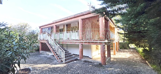 Foto Villa bifamiliare a Martina Franca di 142 m² con 6 locali in vendita