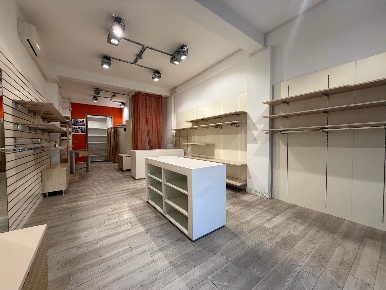 Foto Attività commerciale a Cecina Cecina Centro di 110 m² con 2 locali