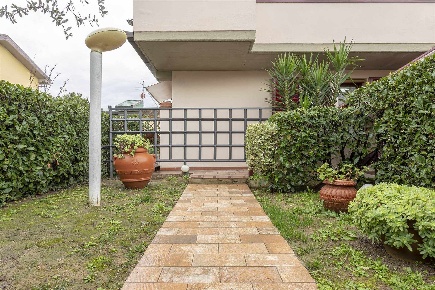 Foto Appartamento in via degli Allori, Campi Bisenzio di 192 m² in vendita