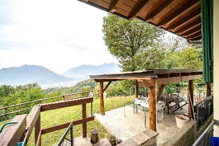 Foto Villa unifamiliare a Lecco Germanedo di 100 m² con 5 locali in vendita