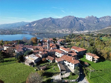 Foto Casa indipendente in Via Crocietta 4, Galbiate Bartesate di 197 m²
