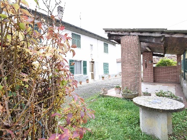 Foto Case semi ndipendenti a Gavi di 322 m² con 10 locali in vendita