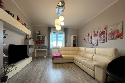 Foto Appartamento a Cecina Cecina Centro di 95 m² con 6 locali in vendita