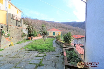 Foto Rustico in Via Lusignana, Filattiera di 310 m² con 15 locali