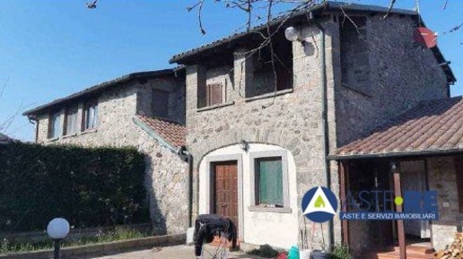 Foto Villa unifamiliare in Strada Martana, Viterbo di 200 m² con 4 locali