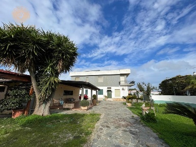 Foto Villa unifamiliare a Gagliano del Capo Centro di 548 m² con 18 locali