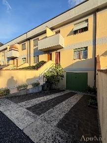 Foto Villa a schiera a Massa Mirteto di 150 m² con 6 locali in vendita