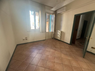 Foto Ufficio a Pontedera Centro di 89 m² con 4 locali in affitto