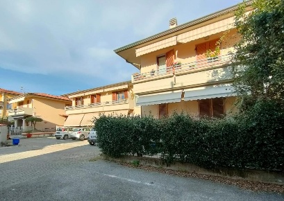 Foto Appartamento a Massa Centro di 136 m² con 6 locali in vendita