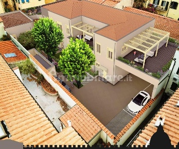 Foto Appartamento a Pisa San Francesco di 140 m² con 5 locali in vendita