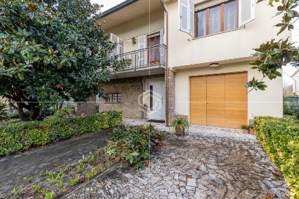 Foto Villa unifamiliare a Fucecchio San Pierino di 200 m² con 6 locali