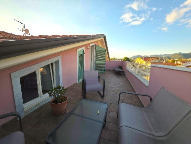 Foto Appartamento a Massa Marina di Massa Centro di 80 m² con 3 locali