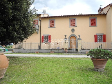 Foto Villa unifamiliare a Cerreto Guidi Centro di 230 m² con 9 locali