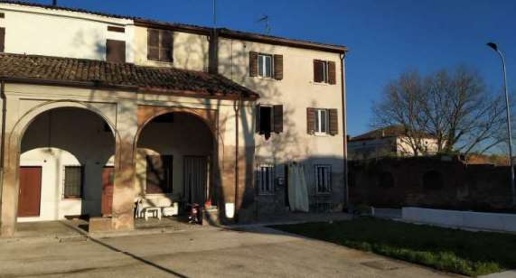 Foto Appartamento in Piazza Finzi, Marcaria Canicossa di 156 m² all'asta